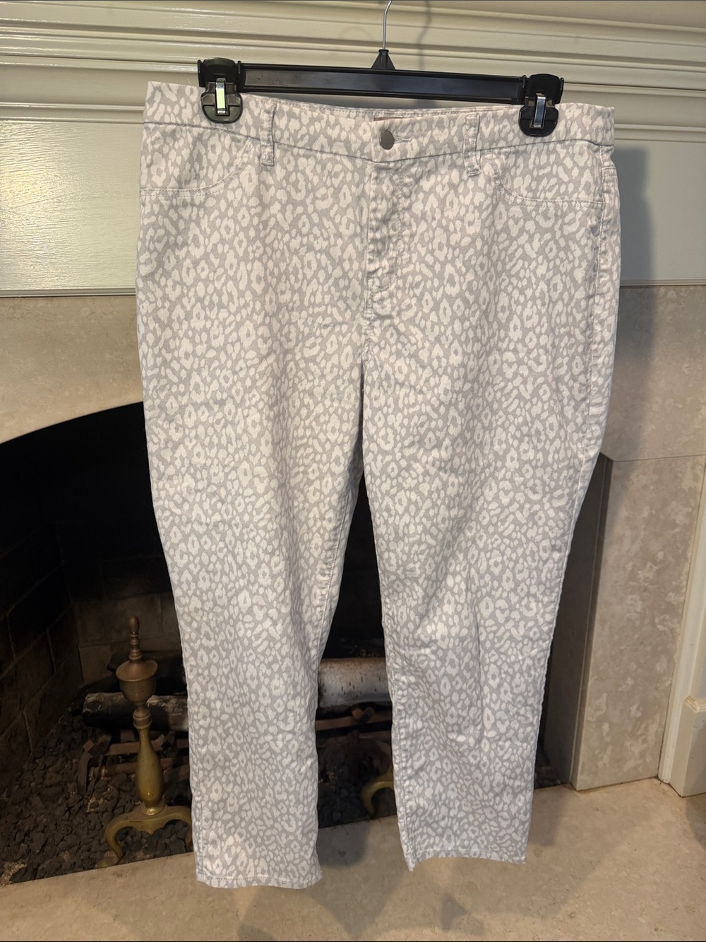 Chico's Light Gray Animal-Print ankle jeans size 12